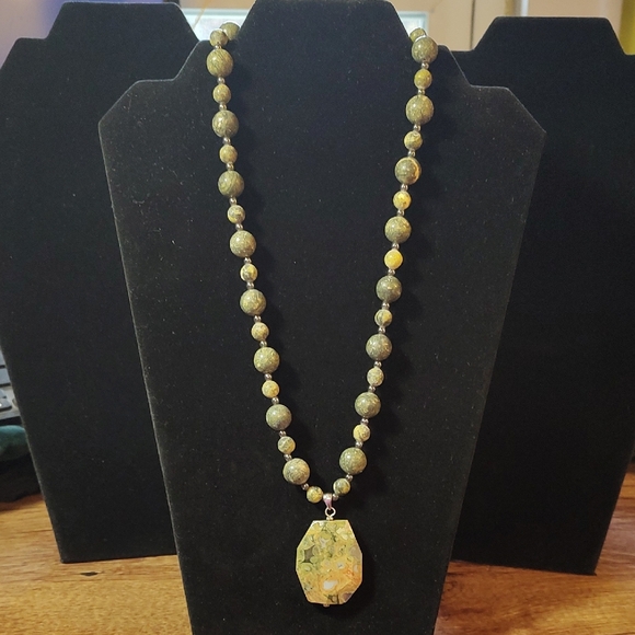 Stone Beaded Necklace & Stone Pendant - Picture 6 of 6